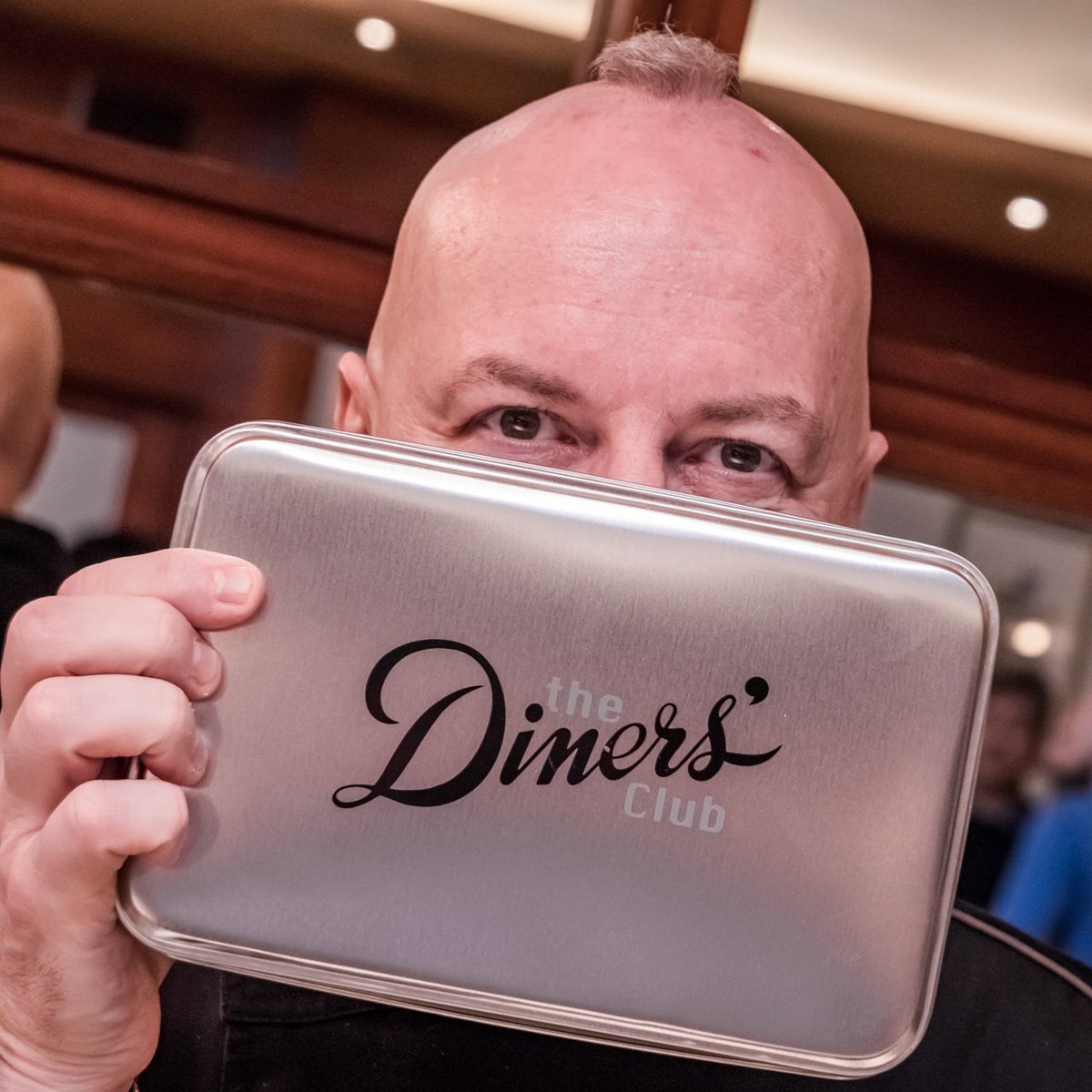 Gran finale a #Milano per la VI edizione della <a href="/chefscupcontest/">SinaChefs'CupContest</a> al ristorante L’Opéra dell’hotel Sina de La Ville. #DinersClub è partner di questo tour che ha visto l'#altacucina incontrare la #musica. Protagonisti della serata gli #chef stellati <a href="/leleusai/">leleusai</a> e Massimo Viglietti.