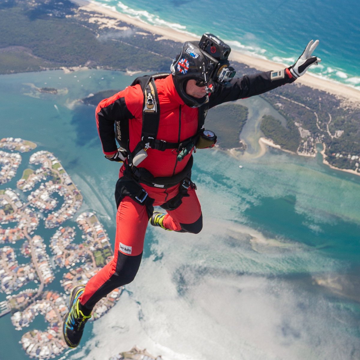 TeamCRWSADERS's tweet photo. Blue skies all. Have a great wk end what ever you are doing. #parachute #skydive #crw #M2aad #wkend #jump https://t.co/fdLXuPDKDS