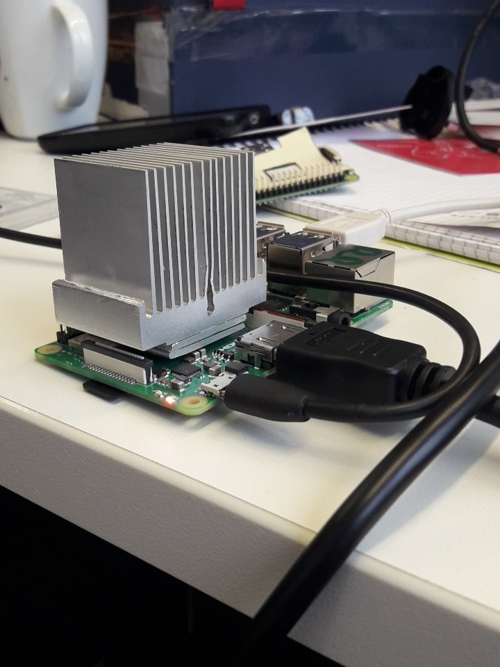 TelekomRoman's tweet photo. Erstmal das #RaspberryPi mit #Custom Kühler ordentlich übertakten!
#TelekomWall
#yitt https://t.co/ezEgXucaW2