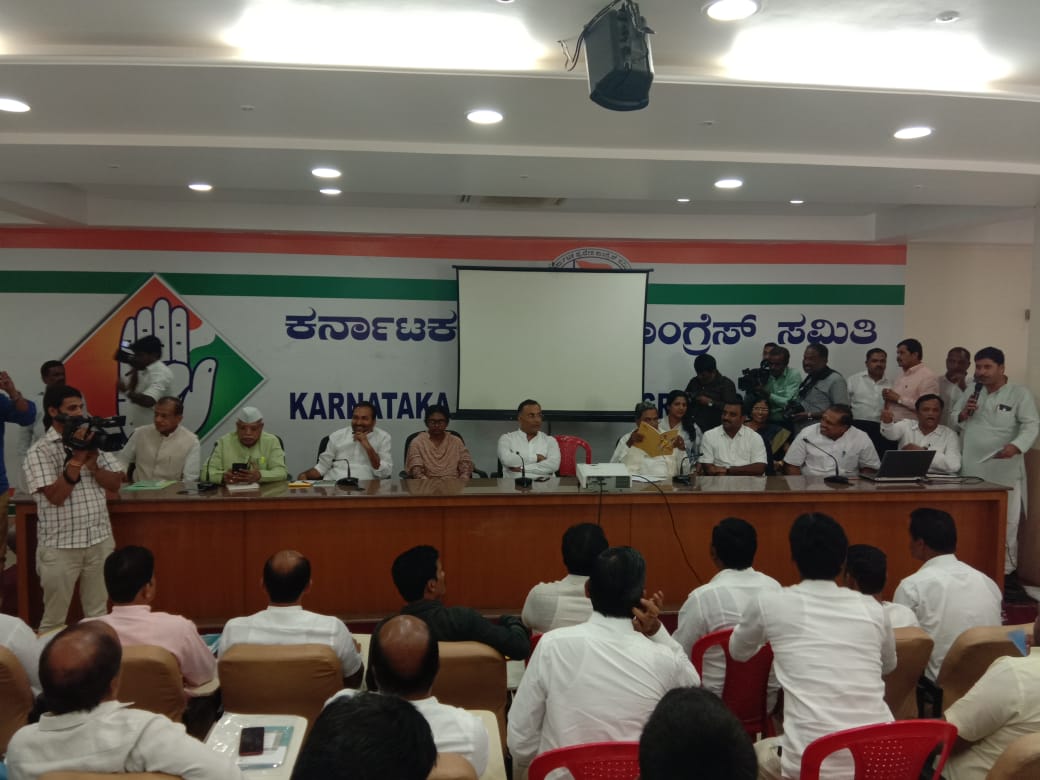 INCKarnataka's tweet photo. ರಾಜೀವ್ ಗಾಂಧಿ ಪಂಚಾಯತ್ ರಾಜ್ ಸಂಘಟನೆ ಪದಾಧಿಕಾರಿಗಳಿಗೆ "ಸಂವಿಧಾನ ಓದು ಕಾರ್ಯಾಗಾರ" ಕೆಪಿಸಿಸಿ ಕಚೇರಿಯಲ್ಲಿ ಅಯೋಜಿಸಲಾಗಿತ್ತು. 

ಕಾರ್ಯಾಗಾರದಲ್ಲಿ ಶ್ರೀ ಸಿದ್ದರಾಮಯ್ಯ, ಶ್ರೀ ದಿನೇಶ್ ಗುಂಡೂರಾವ್, ಶ್ರೀ ವಿಷ್ಣುನಾಥ್, ಬಿ.ಎಂ.ಸಂದೀಪ್, ಶ್ರೀ ವಿಜಯ್ ಸಿಂಗ್‌, 
ಮೀನಾಕ್ಷಿ ನಟರಾಜನ್, ರಂಗಸ್ವಾಮಿ ಮತ್ತು ಇತರ ನಾಯಕರುಗಳು ಹಾಜರಿದ್ದರು. https://t.co/RfF18nbZzA