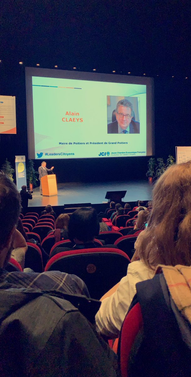 FTralleroMazet's tweet photo. [@PoitYeah_2018] : Cérémonie d’ouverture du 64ème Congrès National de la @JCE_France avec @AlainClaeys, Maire de @poitiersfr &amp; Président du @Grand_Poitiers ! #LeadersCitoyens 
#ChangeBeginsWithMe #PoitYeah #PoitYeah2018 @jcinews https://t.co/Vqqg2vSGcB