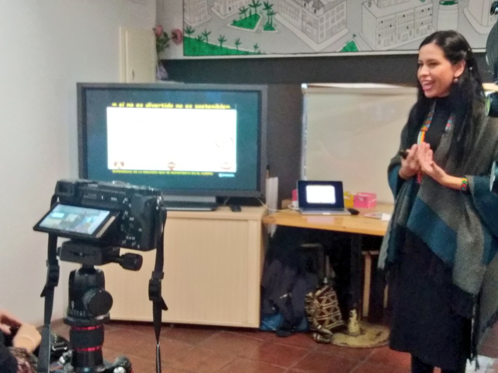 .<a href="/JohanaCiro/">Johana Ciro Uma Kiwe</a> Nos presenta su #reiniciómetro una metodología para saber cuándo debemos reiniciar algún aspecto de nuestra vida sin tener que llegar al momento límite <a href="/VLC_CM/">CreativeMornings Valencia</a> #cmvlc #restart @waycolmena <a href="/waycoideas/">wayCO</a>