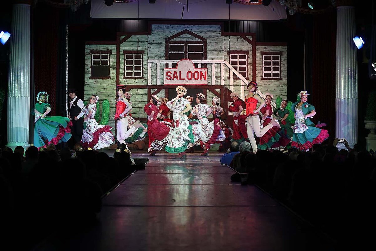 JCF_Valencia's tweet photo. Enhorabona a la falla Islas Canarias-Trafalgar! 👏🏼👏🏼👏🏼 Guanyadors de la final del Concurs de #Playblacks de #JCF amb “Vivos o muertos” 🕺🏽👯♀️
⤵️
https://t.co/lJZSs2CzCg https://t.co/HfrONnZsYz