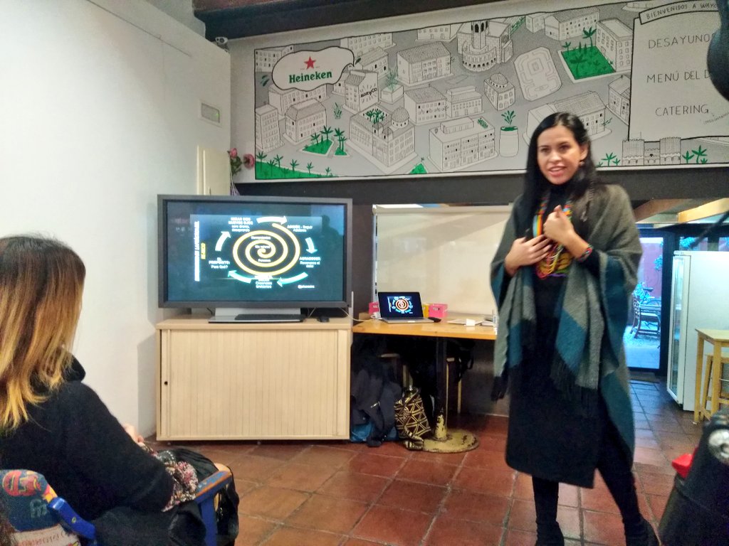 ColmenaValencia's tweet photo. Conectar con los otros seres humanos es más fácil cuando somos sinceros. Entrenamiento en la práctica del reinicio: la espiral de recursos de @JohanaCiro en @VLC_CM #cmvlc https://t.co/fk9K6Z6snS
