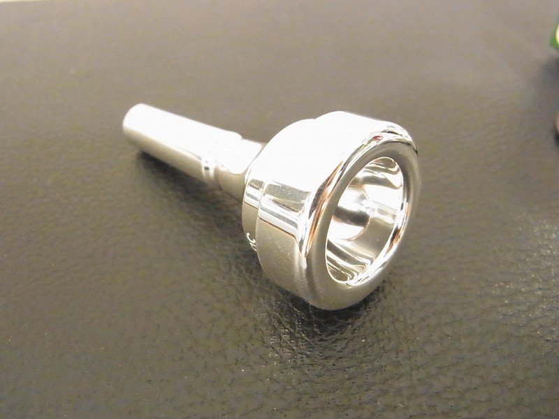 yamano_wind's tweet image. 【#コルネット】#デニスウィック のコルネット用マウスピースのSP仕上げが入荷いたしました！サイズはそれぞれ2、3B、4Bです！GP仕上げもご用意ございますのでお探しの方はぜひ♪ #ブラスバンド #金管バンド #英国式ブラスバンド #吹奏楽 #deniswick