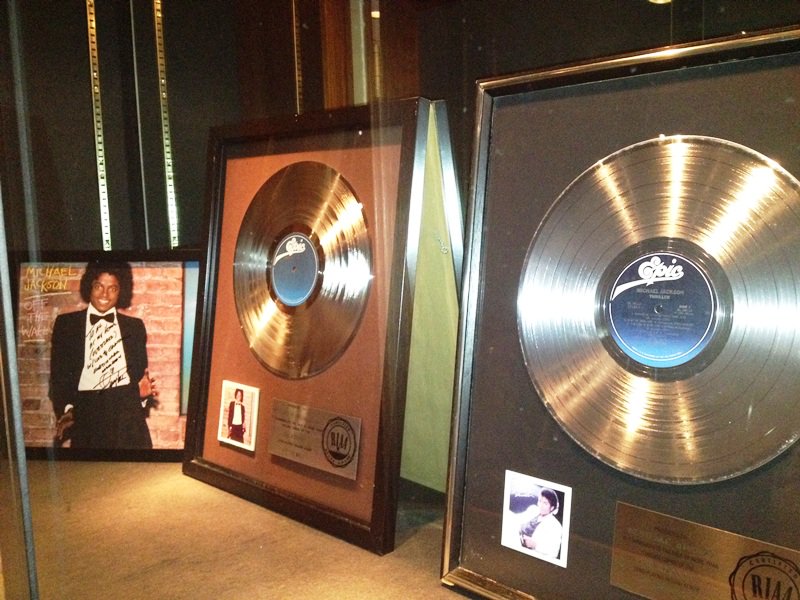 thebeat_machine's tweet photo. It was amazing recording and mixing at the same studio where Michael Jackson recorded Thriller.
#MichaelJackson #Thriller #music #recordingstudio #thebeatmachine https://t.co/6xrWGbh2Yh