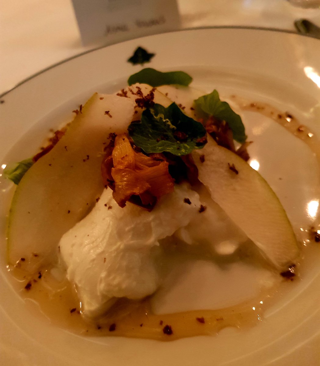 jetsetchick's tweet photo. #AboutLastNight - I promised @clairabel3107 I would share food pics from #TheIvyManchester so here they are! (Although pics do NOT do it justice) The chocolate bombe was OUT OF THIS WORLD! 😍 Thanks to @AmplifiedHotels & @CMMeetingsUK for hosting us 🥂 #worktainment #eventprofs https://t.co/kqWKYV9wqY