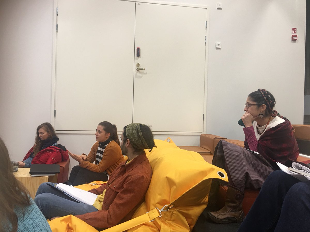 V powerful disc. on decolonising design &amp; the impossibility thereof when there’s no choice to speak w colonised lang. which stems from colonised epistemologies creating colonised categories. Caludia Garduno, Nicholas Torretta responding to Carolina Isasi’s thesis. <a href="/AaltoCS/">Aalto CS</a>