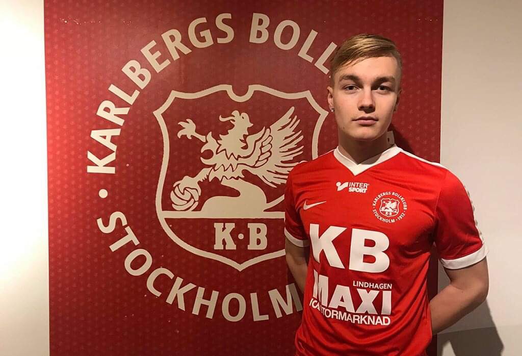 KarlbergsBK's tweet photo. Nästa nyförvärv: 19-årige yttern Melker Antonson från AIK. 🔴⚪️

| ▶️ https://t.co/cmbBtYPCmD https://t.co/NZAWzvuuxZ