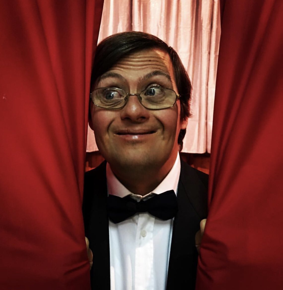 IlVelieroMonza's tweet photo. Il nostro grandissimo Aldo oggi compie gli anni. Facciamogli tutti insieme gli auguri di Buon Compleanno!
#ilvelieroonlus #compleanno #tantiauguriate #teatro #monza #disabilità #labellezzaresta #emozioni
👉🏻 https://t.co/WJRxb4Q4V8
👉🏻 @IlVeliero_Onlus https://t.co/GB9qMcX4hX