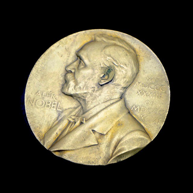 Penisilin pek çok hayat kurtardı, peki Alexander Fleming gerçekten onun keşfinde pay sahibi olan tek kişi mi? caresivar.org/penisilinin-bi…
#çaresivar #cuma #tıbbiöyküler #sağlık #tarih #buluşlar #biyoloji #bilimtarihi #bilim #tıp #tıptarihi #antibiyotikler #AlexanderFleming #penisilin