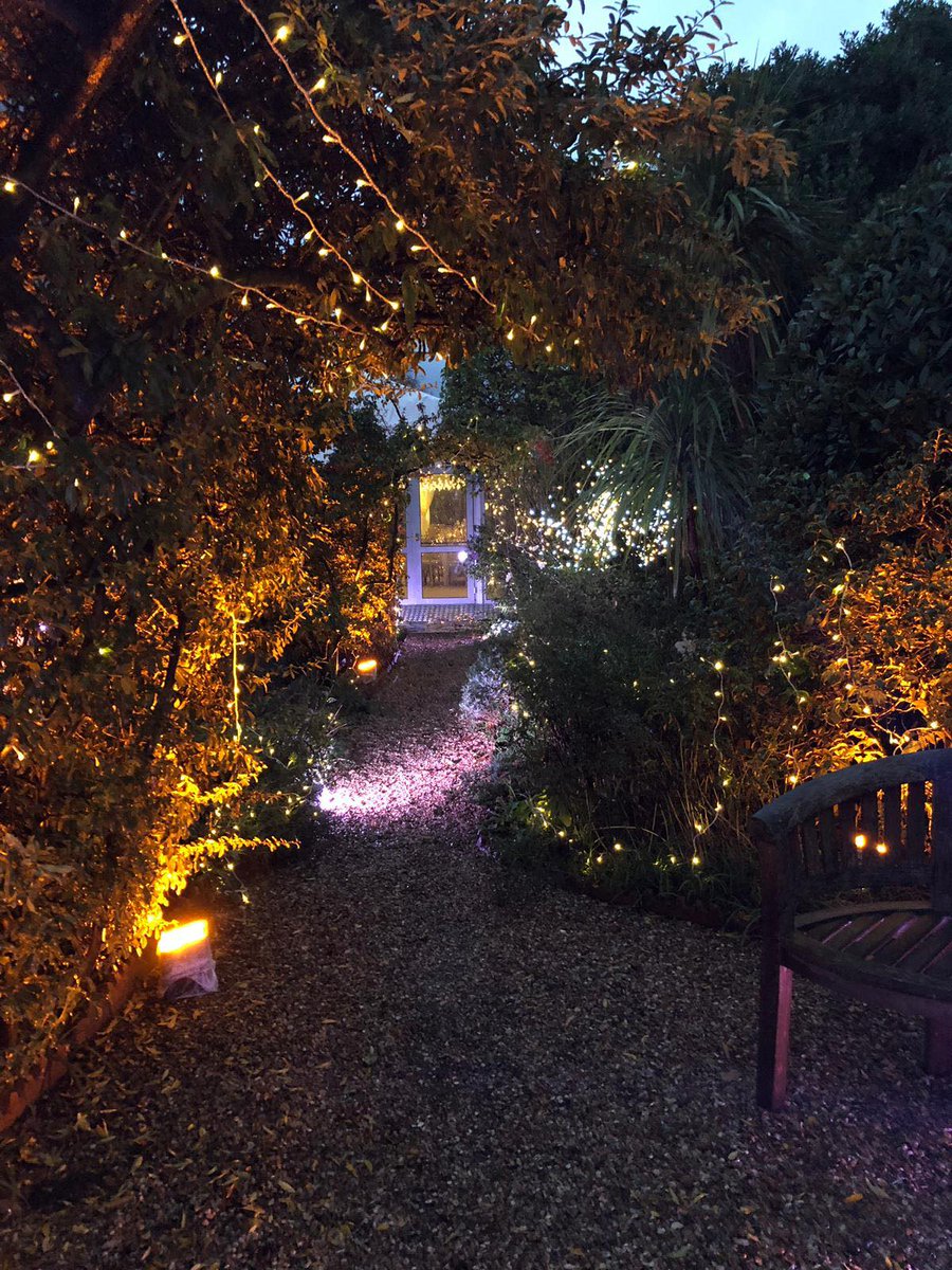 ✨🎄Looking for a festive girlie catch up? Come enjoy a 2 course festive lunch for £19.95 per head, or a 3 course lunch for £23.00 per head including festive crackers and novelties! Call 01590 677123 to make your reservation #festivelunch | #girlscatchup | #newforest | #lymington