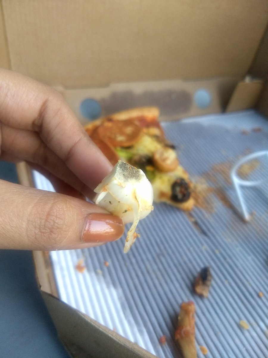 AparnaRoshan's tweet photo. @PizzaHutIN @fssaiindia @sunaybhasin  Pizza hut team needs to work on the quality of food served. Spoiled our lunch treat, received pizza "after an hour" which had rotten vegetables and fungus. This was ordered from Mahakali outlet. https://t.co/JeAaOZPbFW