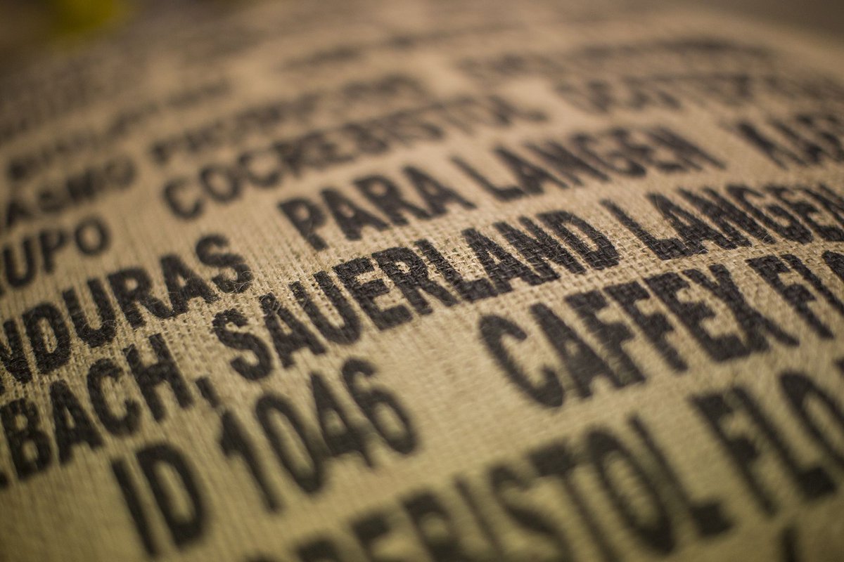 langenkaffee's tweet photo. Sauerland, mein Herz schlägt für das Sauerland... und für Honduras.
Sogar auf unseren Kaffeesäcken aus Honduras ist das Sauerland vertreten!
#medebach #sauerland #honduras #kaffee #coffee #rohkaffee #kaffeesack #bio #fair #coffee #heimatliebe https://t.co/QCmoZ8qC55
