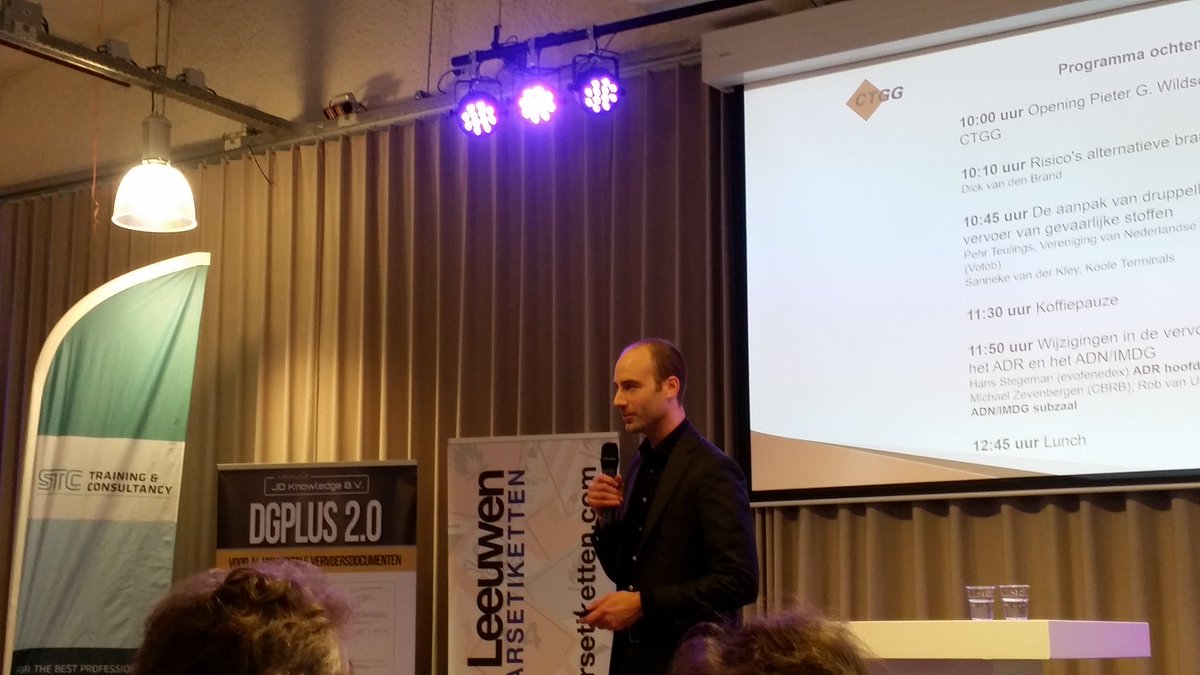 Edwin_Schepers's tweet photo. Opening landelijke #CTGG dag gevaarlijke stoffen. Vele #STC Specialisten Gevaarlijke Stoffen aanwezig. #STCBV #STCTrainingenConsultancy @STCGroupNL https://t.co/6SpT6NDbC4
