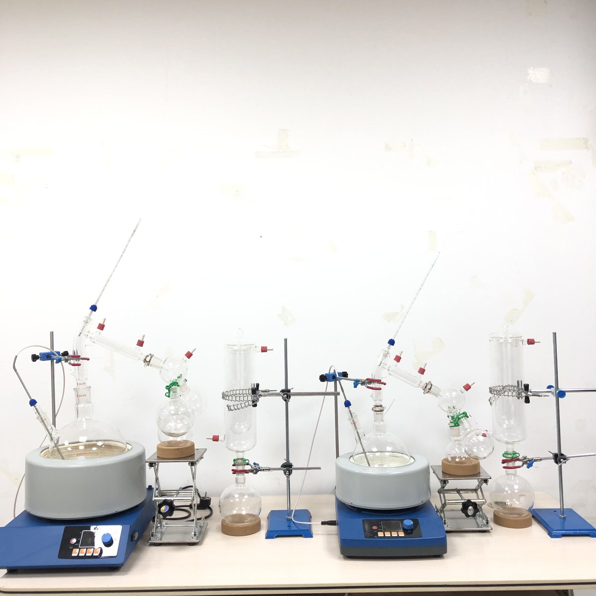 LanphanTrade's tweet photo. 5L and 2L short path,which can arrive in the United States in 7 days.
#heatingmantle #extraction #extracts #concentrates #distillation #distillates #shortpath #shortpathdistillery #thc #cbd #420 #710 #co2oil #cannabismedicinal #cleanextracts #cleanmeds #marijuana #terps #labs https://t.co/YVLymv48Vn