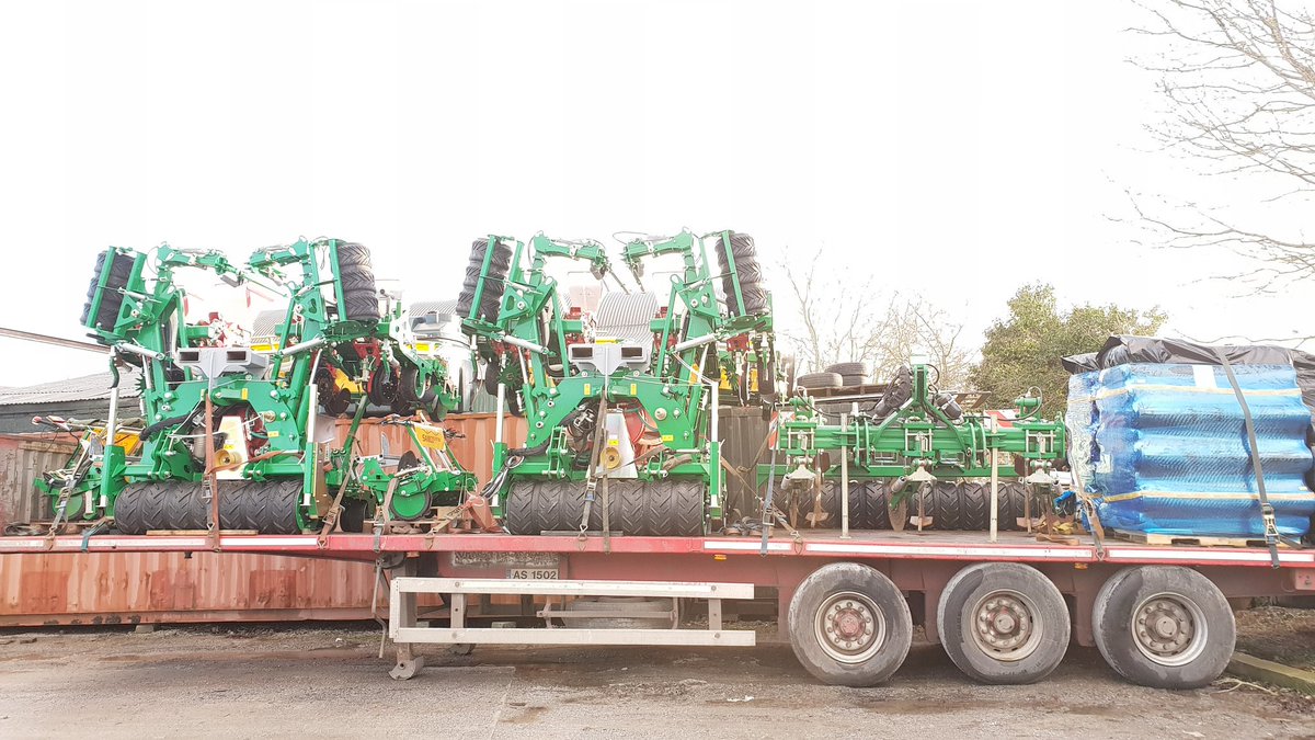 samcosystem's tweet photo. Another full load heading for the UK, two new 71HD six row drills bound for Cornwall and a new Field-lift sub soiler heading for Wales. #samcomaize #export https://t.co/3ikbom4W67