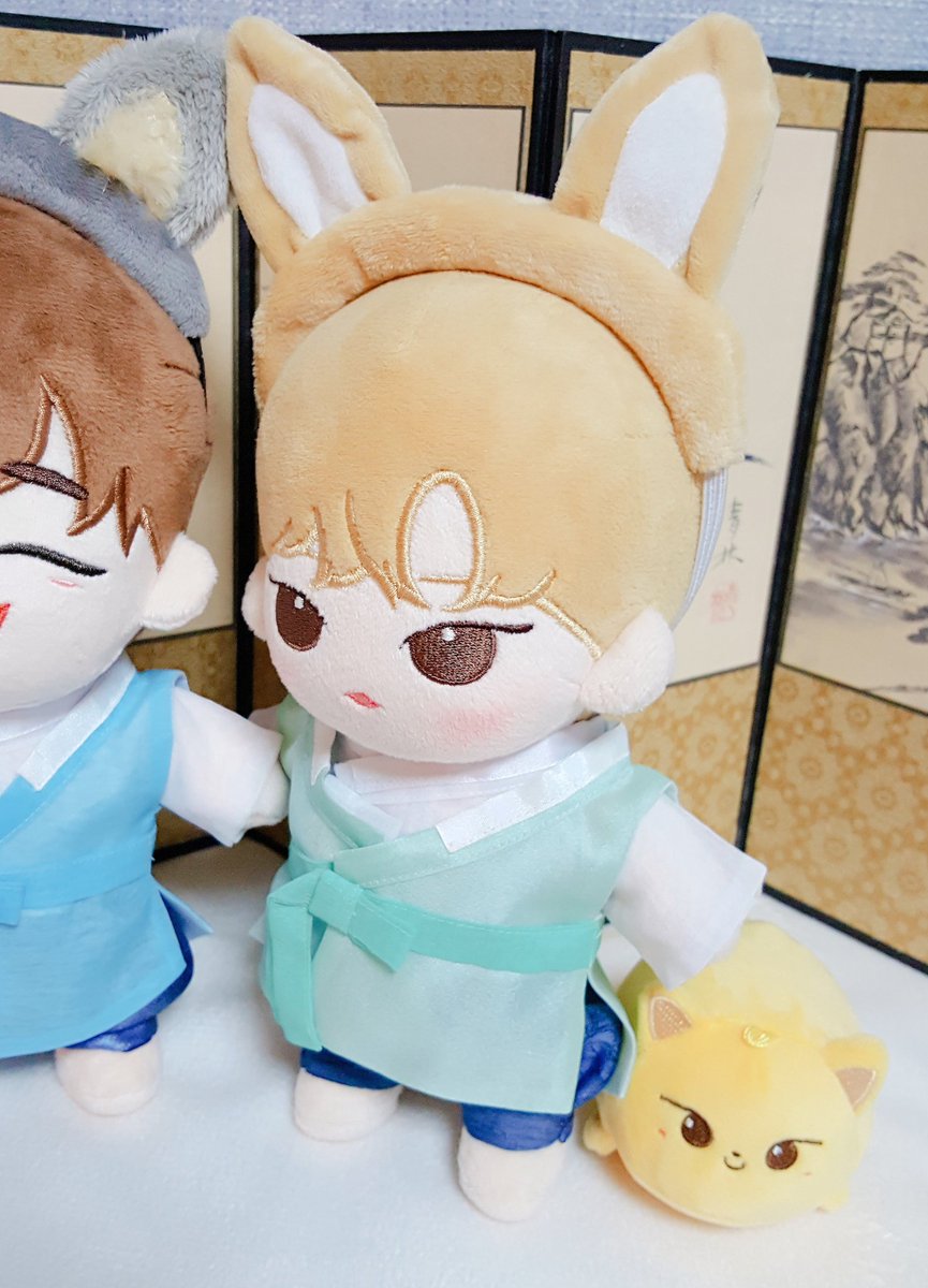 six_HMH89's tweet photo. #허니엘 #강다니엘 #미남혀니 #황민현

맞춤 한복의 주인이 드디어 왔소 😎
허니엘 🐶멈무도령 반갑소 😍
앞으로 잘 지내보세🦊 https://t.co/VK5ru9NOYx