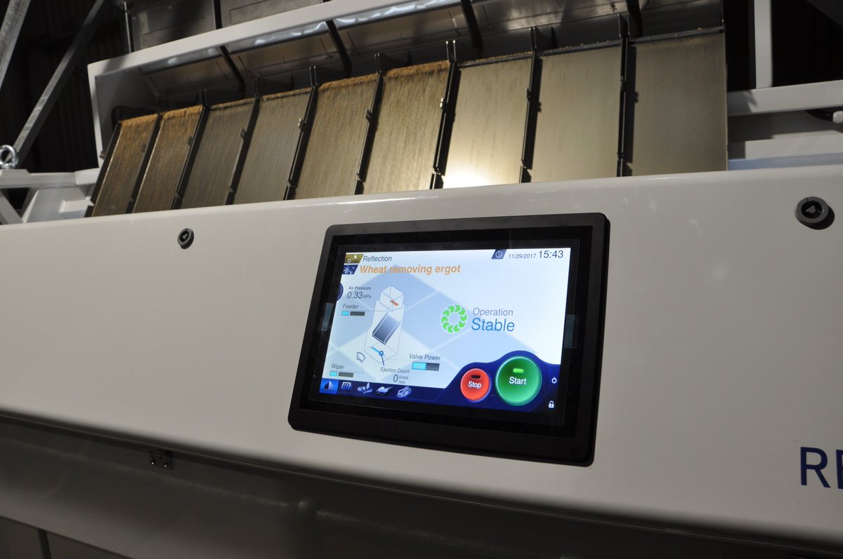 LFPearceandSon's tweet photo. We can treat any bug infested grain here on site and run it straight through the #Satake Colour Sorter to then remove the bugs and place the load back on the same lorry. We can also remove the likes of chalk &amp; stones from peas 👌@UK_COFCO @OpenfieldTM @Gleadells @Glencore https://t.co/g2YkTTijGe