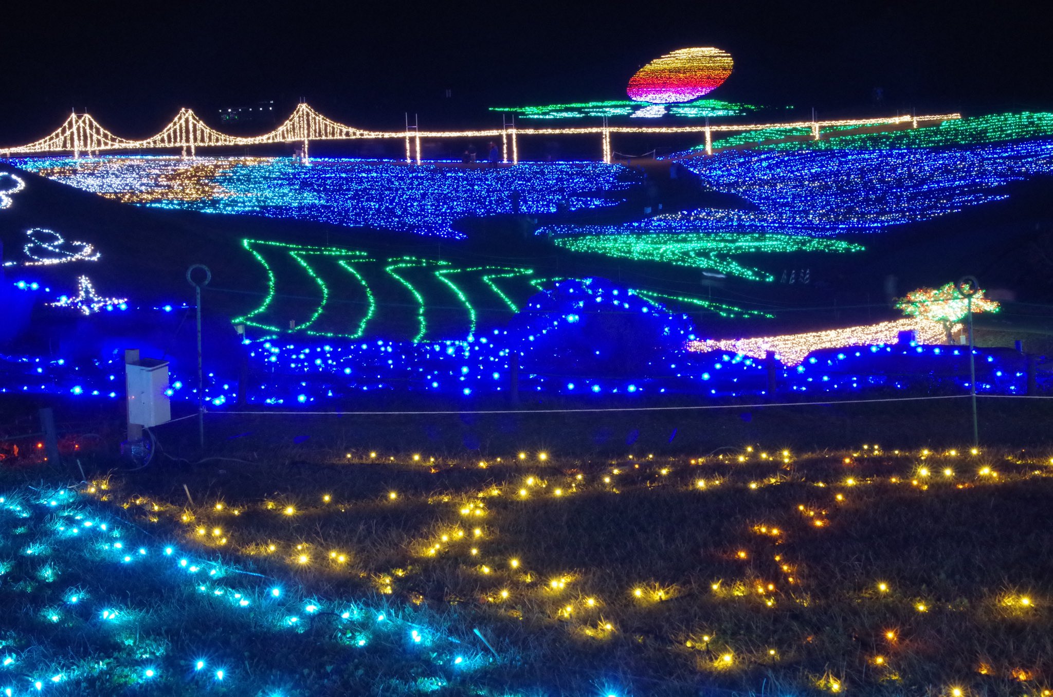 まー3号 光の中に消えてしまう 国営讃岐まんのう公園 ウィンターファンタジー まんのう公園 まんのう町 イルミネーション Pentaxk01 Pentax ペンタックス T Co 8ojazgrzvv Twitter
