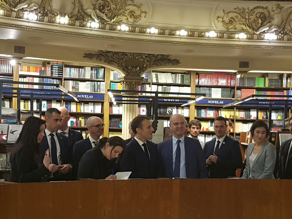 jmblanquer's tweet photo. L’éducation est un enjeu local, national mais aussi international.
Pour que tous les enfants du monde aillent à l’école &amp;que la qualité de l’éducation progresse partout.
Heureux de contribuer à ce que,grâce à l’Argentine,soutenue par la France,l’éducation soit un thème du G20🇫🇷🇦🇷 https://t.co/Xuuzj9NhAN