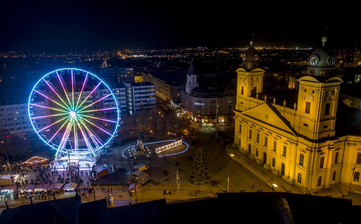 Debrecen_2023's tweet photo. #Debrecen by night. #advent #debrecen2023 #debreceneye #ecoc #ecoc2023 #Nagytemplom https://t.co/bNUw8mmdyA
