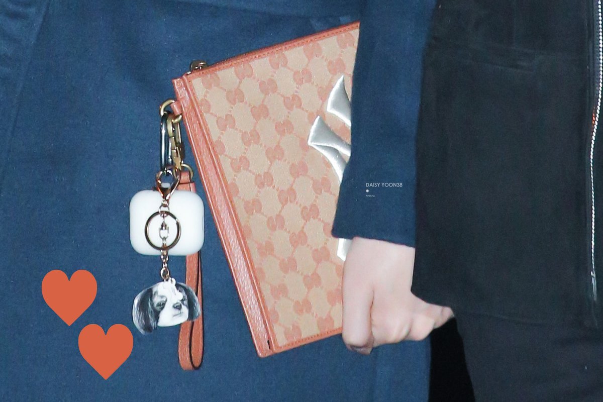 19910308thRice's tweet image. 스튜디오마르
반려동물초상화키링 - 주문제작
idus.com/w/product/7279…

@DaisyYoon38 사진 인용
#윤지성 #윤지성_착장 #윤지성_패션 #윤지성_키링 #윤지성_미소 #윤지성_눈웃음 #윤지성_사랑해 #윤지성_귀여워 #윤지성_고마워 #윤지성_인증요정 #윤지성_괜찮아