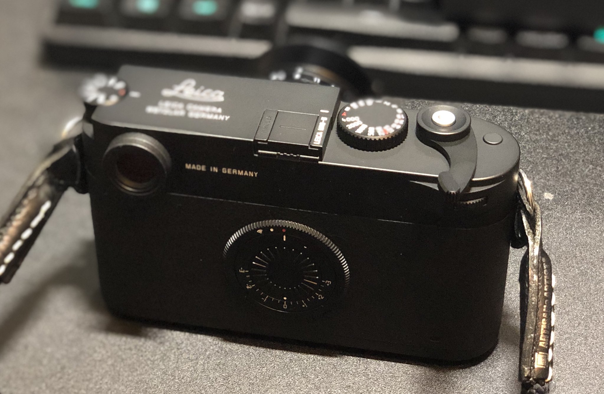 えるの ライカ やっとm10 Dが届いた 随分と待たされたなぁー ふむふむ 真っ先に分かったm10やpとの違いは ボディが本革になったってこと 匂いや手触りが明らかに違う 注 デジタルカメラです T Co Xb51z4sqoq Twitter