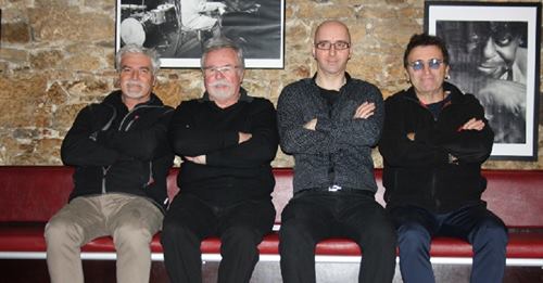 InfoGroupe's tweet image. Ace-Blues, c&apos;est la réunion de quatre musiciens chevronnés et passionnés. Du blues, certes, mais qui flirte avec le jazz, la soul, le rock. #aceblues #musicien #blues info-groupe.com/aceblues/