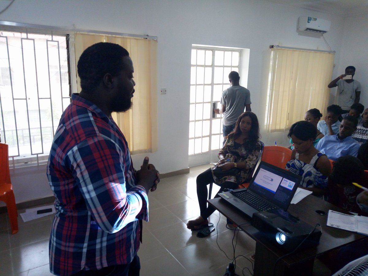 dwwnigeria's tweet photo. #RT @Sanstonz: RT @Afterschool_Dev: DAY 3: Mr. Tony @Eteka69 speaks on the the difference between a Domain name and a URL. #SEEP2018 CC: @Sanstonz @DigitalSkillsAF @USEmbassyAbuja https://t.co/xFFdNe6lRU