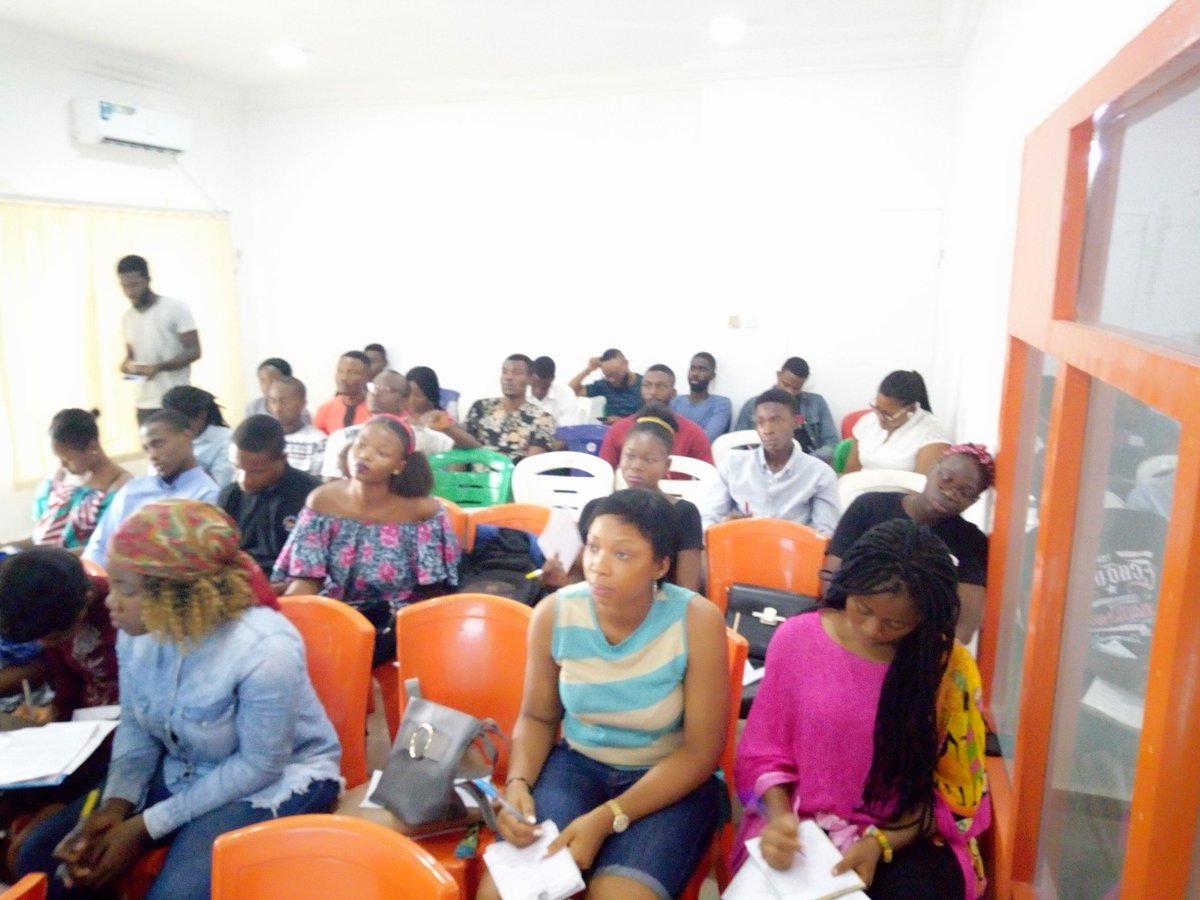 dwwnigeria's tweet photo. #RT @Sanstonz: RT @Afterschool_Dev: DAY 3: Mr. Tony @Eteka69 speaks on the the difference between a Domain name and a URL. #SEEP2018 CC: @Sanstonz @DigitalSkillsAF @USEmbassyAbuja https://t.co/xFFdNe6lRU
