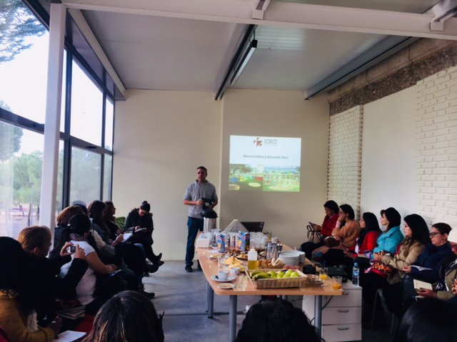 EscuelaIdeo's tweet photo. “En #EscuelaIdeo apostamos por la #innovación y por un entorno tecnológico. Este curso hemos incorporado los #chrombooks y la asignatura de competencia digital” explica @diegogd @oeicolombia @EspacioOEI https://t.co/at2nzzD8Hs