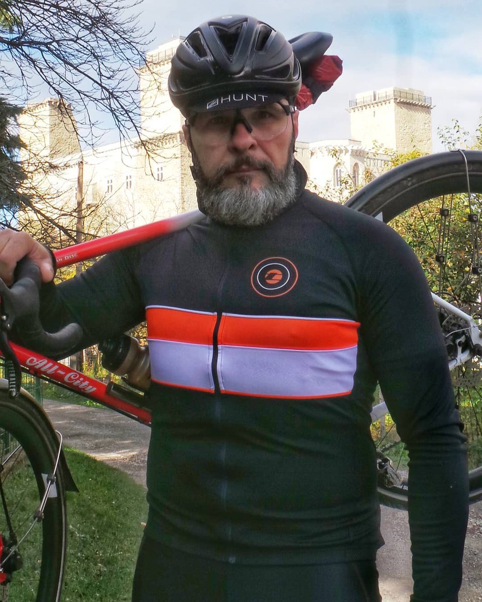 Tenn_Global's tweet photo. #Repost from @eleknorbert 
 ... 

Rest day #cyclingselfie with @tenn_cycling_apparel .
•
#TennGlobal #cyclinglife #cyclingstories #cycling #cyclingphotography #instacycling #restday https://t.co/6TYJQMaBsa