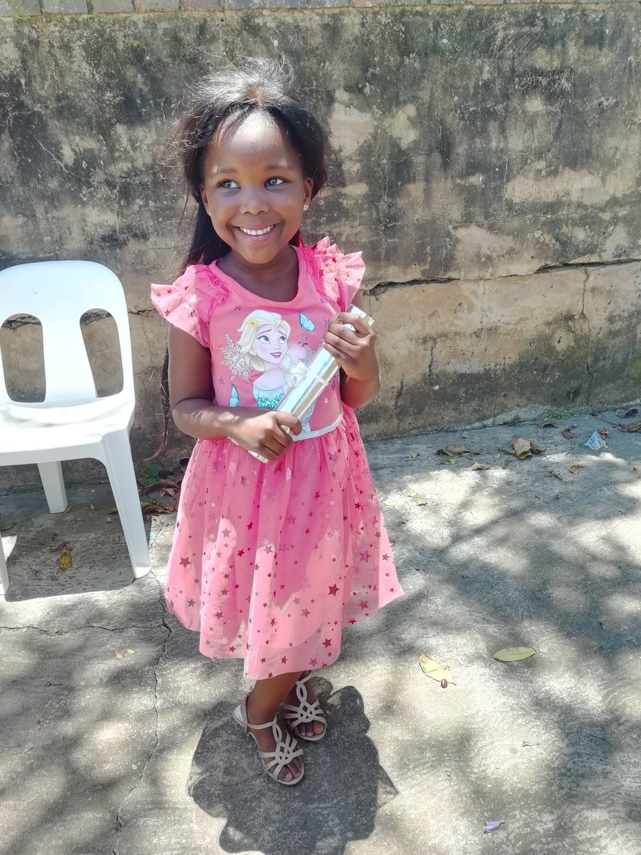 Seh_Dlamini's tweet photo. #1stGraduation🎓 https://t.co/ocDSDcu9Yk