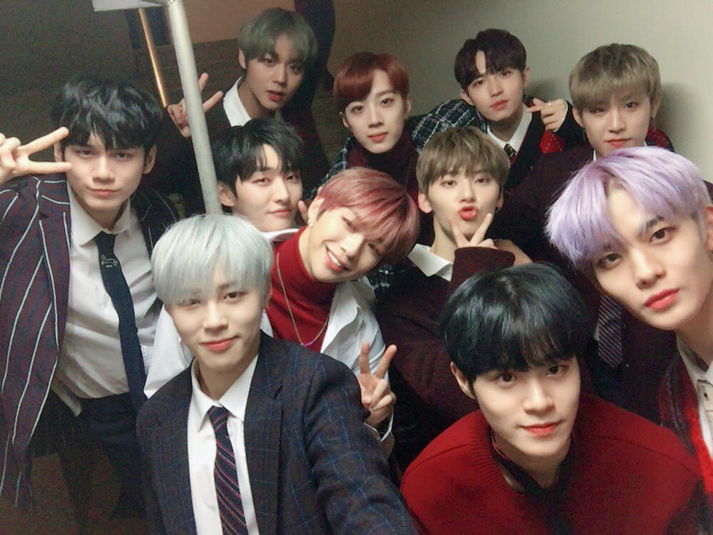 [#워너원데이]  코 끝이 시린 계절이 다가왔지만 워너블 마음속엔 따뜻한 봄바람이 가득했으면 좋겠어요🌷 오늘도 워너블 덕분에 워너원은 세상에서 가장 행복한 하루를 보냈습니다. 우리 워너블! 늘 고맙고 사랑해요💕