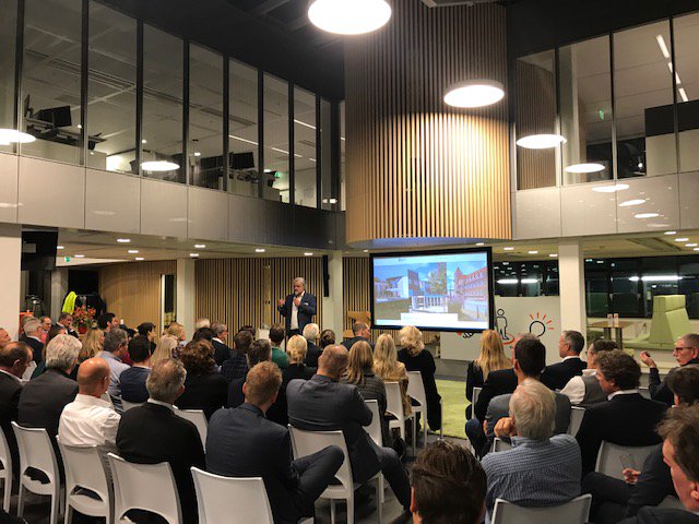 OPZeist's tweet photo. Ondernemers in @gemeentezeist @gem_heuvelrug en @GemWbDuurstede schrijf je in voor het platform regionaal inkopen. Woensdag van start gegaan. Maak je producten en diensten bekend bij de gemeenten en collega-ondernemers en stimuleer zo het lokaal inkopen. https://t.co/Ap8Ct2vrrj https://t.co/kLAcmwFs8J