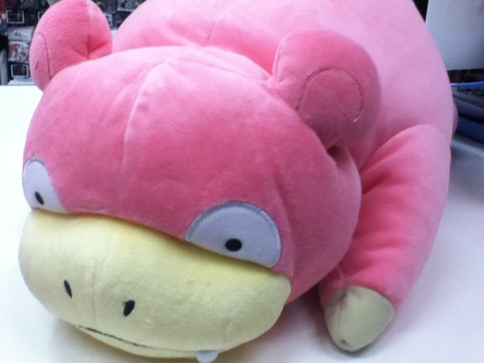 Kbooks Game館 もちふわクッション ヤドン の入荷です 見て下さい この魅惑のボディーを お部屋に置いて癒されませんか 笑 Kbooks ポケモン ピカブイ ヤドン Pokemon