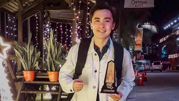 soundscene_ph's tweet photo. Congratulations, Caleb Santos @calebmusik21 for bagging βRising Pop Acoustic Artist of the Yearβ of #PPOPAwards2018 held at OPM Hub Tiendesitas Hall in Ortigas last night! (cto) https://t.co/37Qv5Z75hh