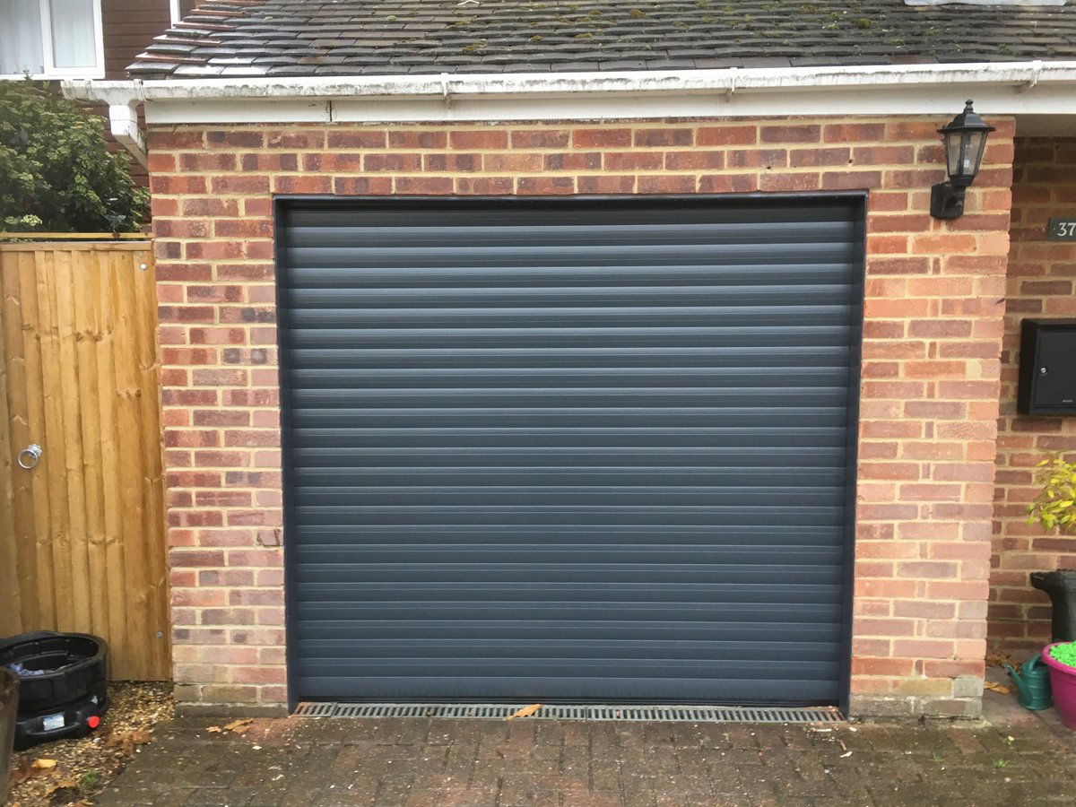 wolverinegarage's tweet photo. Here is a before and after of a roller door we recently installed in #Burghfield.
A #GDS (garage door systems) Anthracite Grey roller door using a 300mm top box and finished off with Anthracite Grey trims. #Garagedoors https://t.co/6kxX14GRcZ