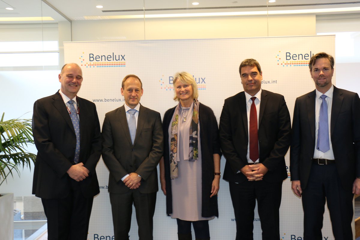 Le sec gén adj Benelux <a href="/alaindm61/">Alain de Muyser</a> ouvre la concertation stratégique des directeurs-généraux #Benelux #NRW #GestionDeCrise #SdlS18

✔️Stimuler #coopération stratégique entre centres de crise
✔️Promouvoir coopération opérationnelle 
✔️Identifier des risques #transfrontaliers