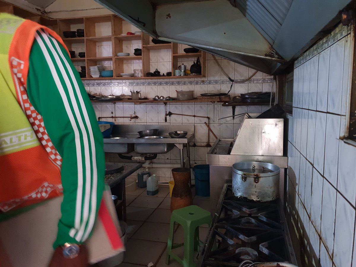 HermanMashaba's tweet photo. We sent our Health & Environmental workers to a restaurant & they found multiple transgressions.
The fridges don't work, the food is uncovered, bottles have been refilled with foreign beverages and there a huge gas cylinders waiting to explode.
#MashabaInAction
#BuyaMthetho https://t.co/z2jaaB4ven