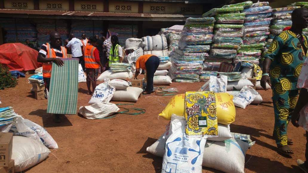 nemanigeria's tweet image. Official flag off and direct distribution of relief materials to victims of windstorm disaster at Agbogugu community, Awgu Local Government Area, Enugu State.
#NEMANigeria
#Directdistribution
#Enugucommunity