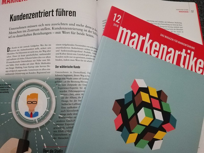 Markenartikler's tweet photo. #CustomerExperience: Unternehmen müssen sich neu ausrichten und mehr denn je den Menschen ins Zentrum stellen. Kundenzentrierung ist der Schlüssel zu dauerhaften Beziehungen – mit Wert für beide Seiten. #customercentricity @rlevance @sarahseyr https://t.co/qgPKe6WyXM https://t.co/8Tx0OmkHei