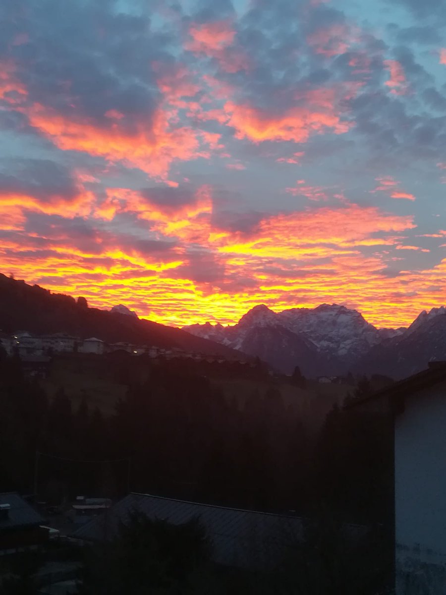 dolomiti@valcomelico.it tweet media