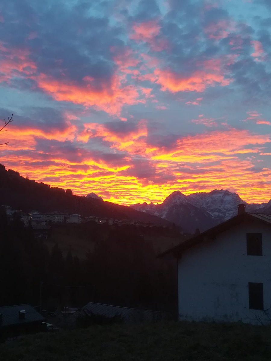 dolomiti@valcomelico.it tweet media