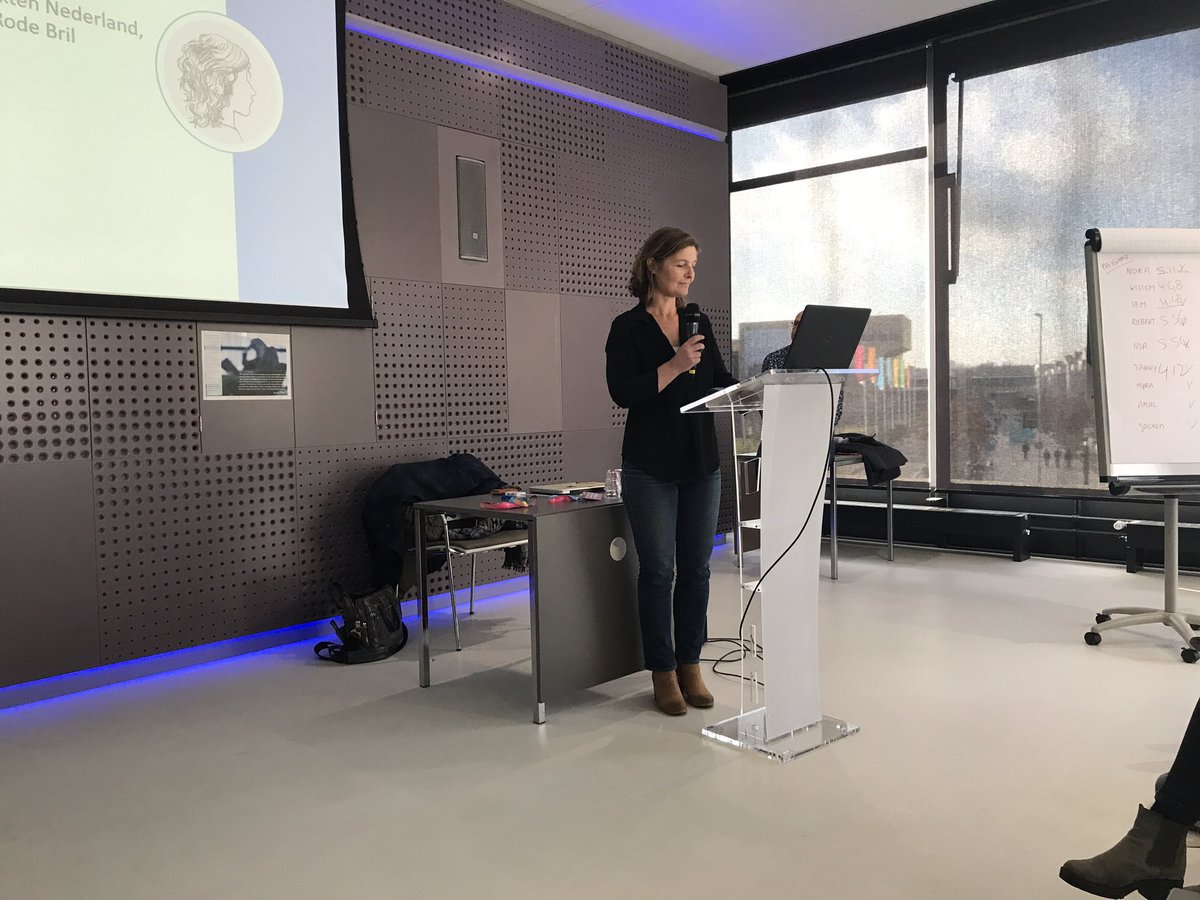 Mensen met somatisch onbegrepen lichamelijke klachten (SOLK) worden vaak van het kastje naar de muur gestuurd. Een gesprekshulp kan helpen bij het gesprek met de werkgever  #actieonderzoek