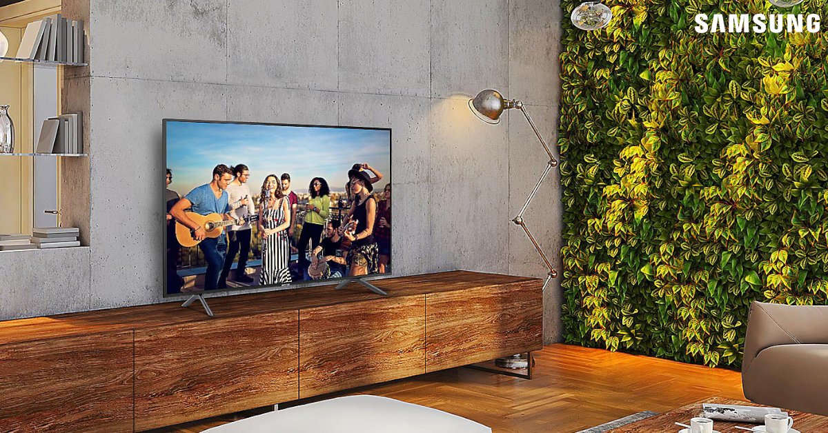 SamsungSA's tweet photo. It's almost the time of the year to have that #FridayFeeling every day! Make sure you'll be entertained this festive season with the #2018QLEDTV. Here's why https://t.co/oNrRAsNAxr. https://t.co/PDRqvNDqGW