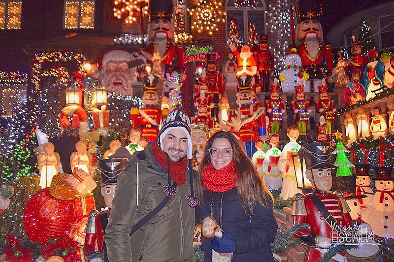 volandoconE's tweet photo. 10 cosas que ver y hacer en #nuevayork en Navidad. Hemos actualizado nuestro artículo en Volando con escala con los mejores sitios y la mejor decoración de Manhattan. No os lo perdáis👇🏻 🎄
https://t.co/oetd00IosU https://t.co/VhoAUPM0vn