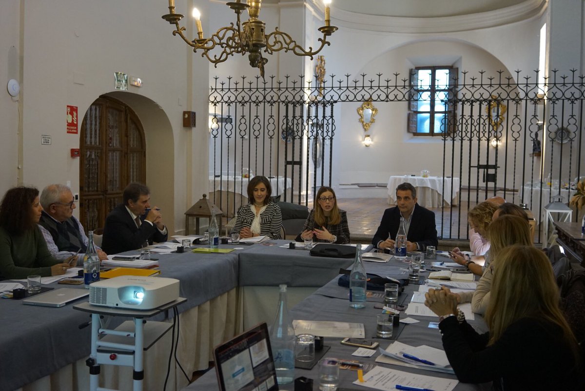 RSE_Extremadura's tweet photo. Hoy estamos en la Mesa de Diálogo Social Transfronterizo dentro del proyecto GEMCAT @RSE_Extremadura #CalidadEmpleo https://t.co/6xPQx0LaI0