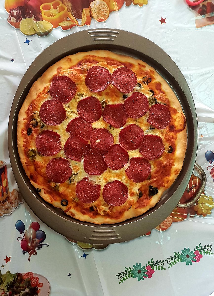 MJHaji's tweet photo. I made my own pizza today https://t.co/fuhcXu5nLR